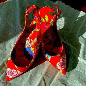Aldo red floral slingback medium  3 inches heels size 37.5  7 Us.